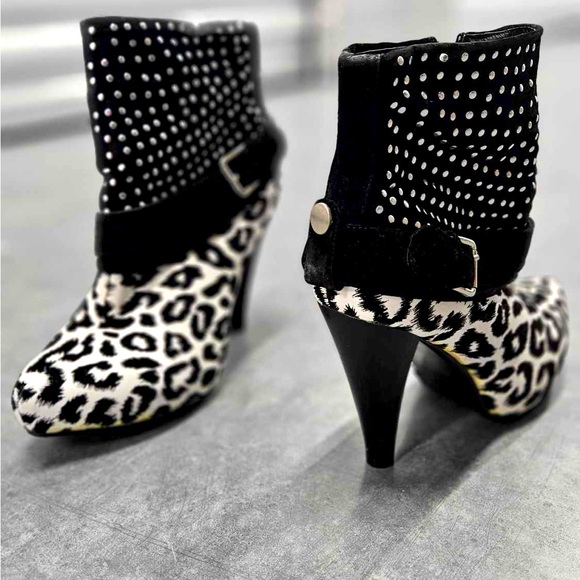 Shoes - Black and White Leopard Print Boot with Heel